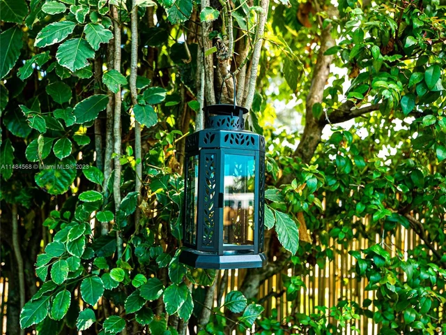 7031 NW 6th Ct, Miami FL 33150