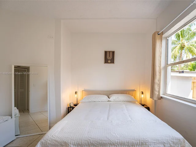 7031 NW 6th Ct, Miami FL 33150