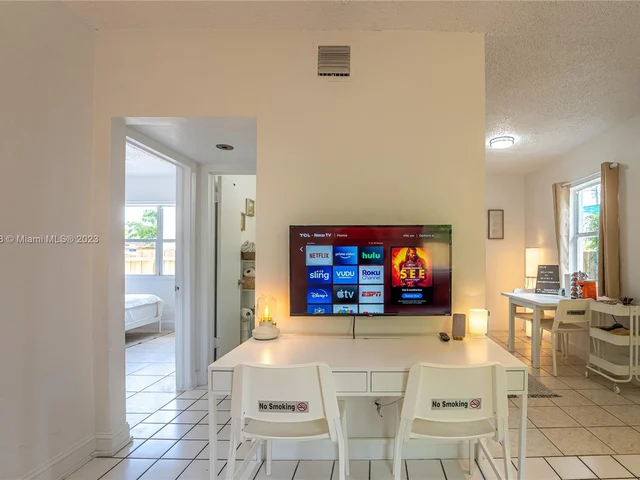 7031 NW 6th Ct, Miami FL 33150