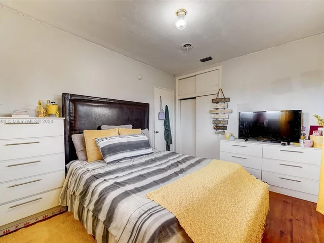 940 NW 181st St, Miami Gardens FL 33169