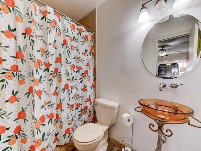 940 NW 181st St, Miami Gardens FL 33169