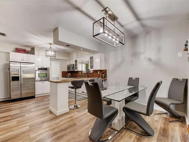 940 NW 181st St, Miami Gardens FL 33169