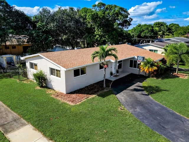 940 NW 181st St, Miami Gardens FL 33169