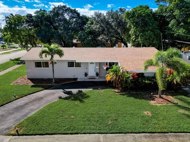 940 NW 181st St, Miami Gardens FL 33169