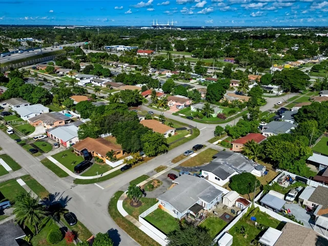 940 NW 181st St, Miami Gardens FL 33169