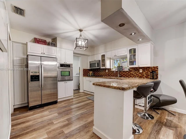 940 NW 181st St, Miami Gardens FL 33169