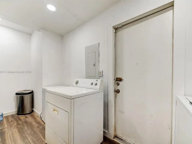 940 NW 181st St, Miami Gardens FL 33169