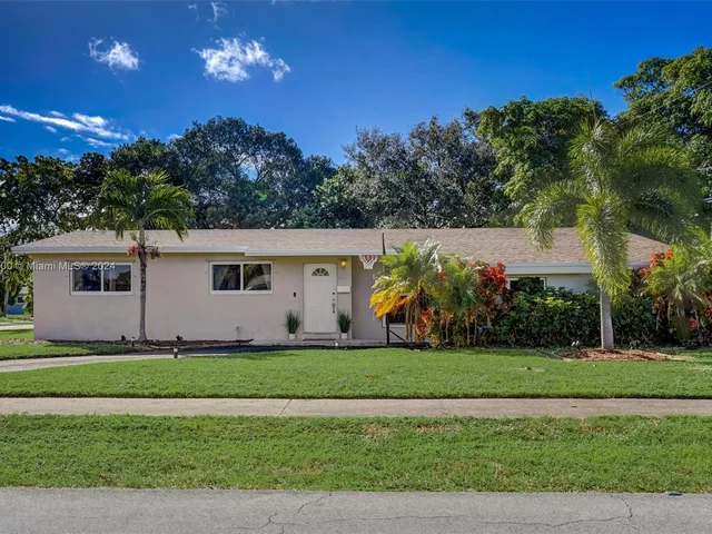 940 NW 181st St, Miami Gardens FL 33169