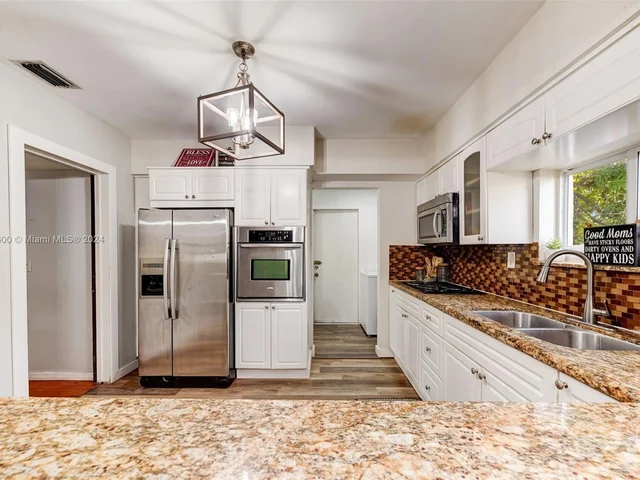 940 NW 181st St, Miami Gardens FL 33169