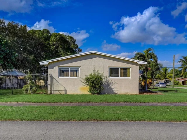 940 NW 181st St, Miami Gardens FL 33169