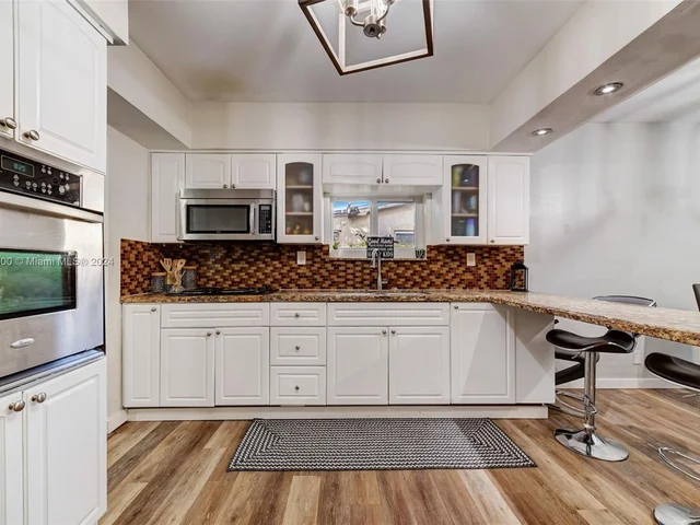 940 NW 181st St, Miami Gardens FL 33169