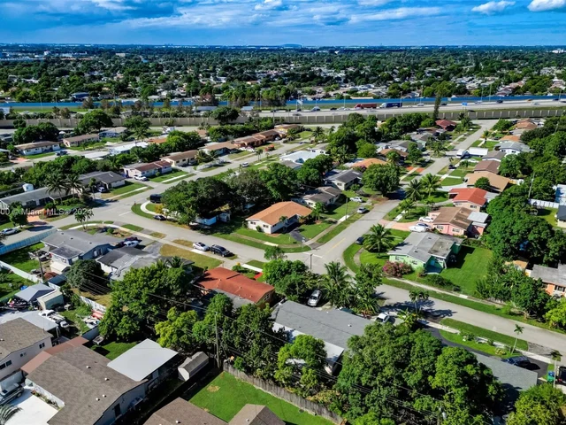 940 NW 181st St, Miami Gardens FL 33169