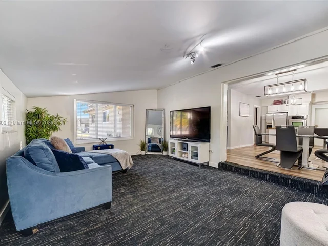 940 NW 181st St, Miami Gardens FL 33169