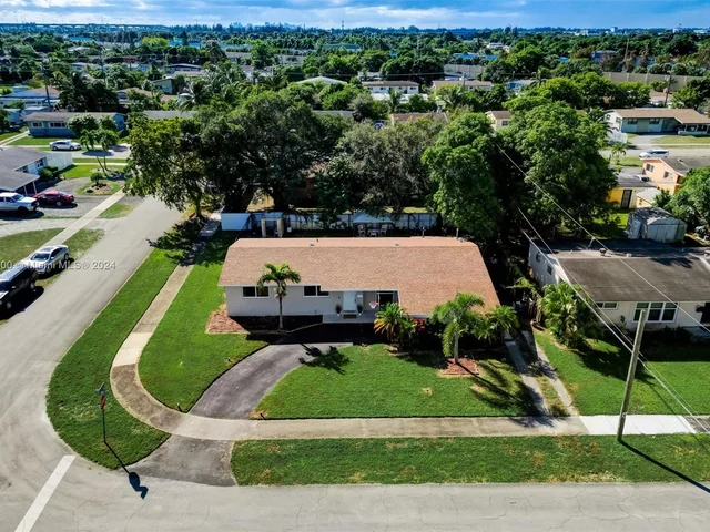 940 NW 181st St, Miami Gardens FL 33169