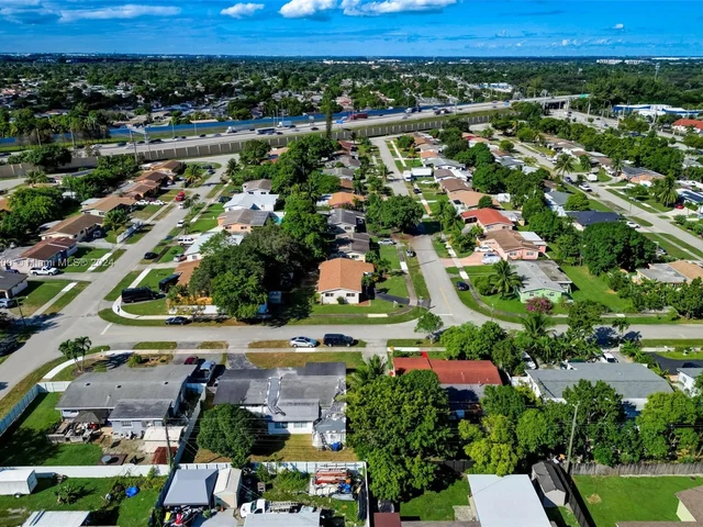 940 NW 181st St, Miami Gardens FL 33169