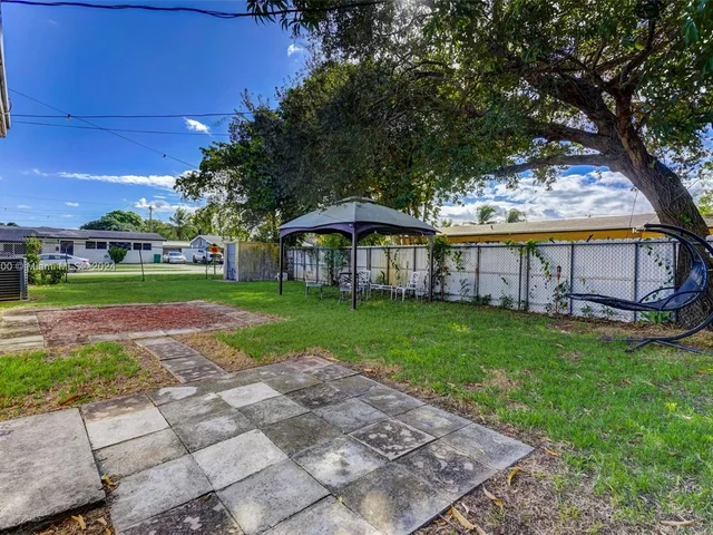 940 NW 181st St, Miami Gardens FL 33169