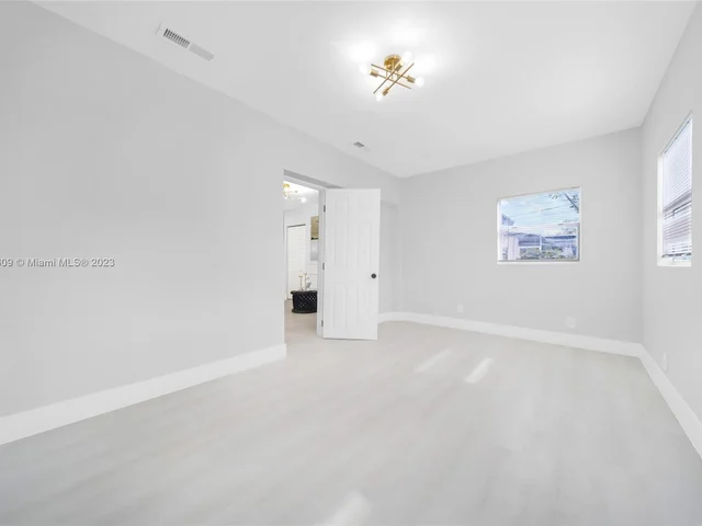 3958 NW 19th Ave, Oakland Park FL 33309