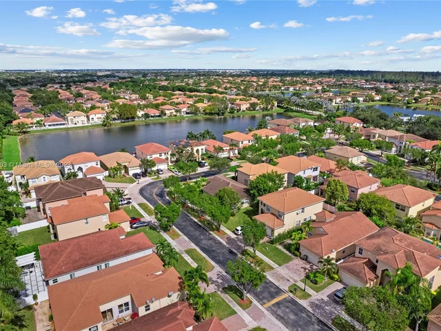 3742 NE 13th St, Homestead FL 33033