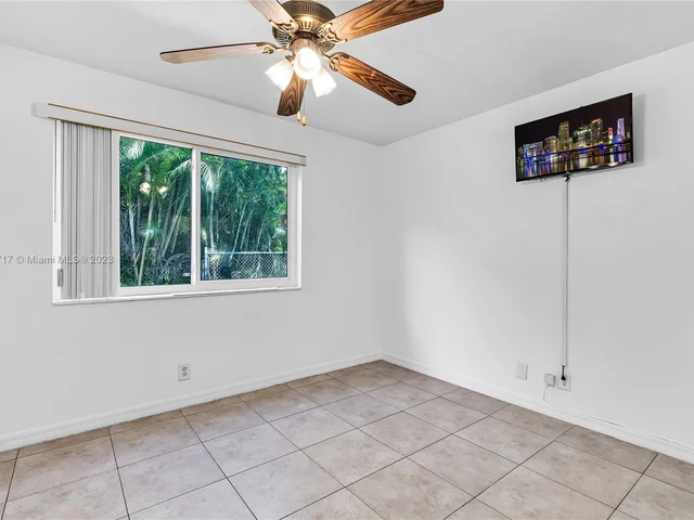 2175 NE 56th St # 107, Fort Lauderdale FL 33308