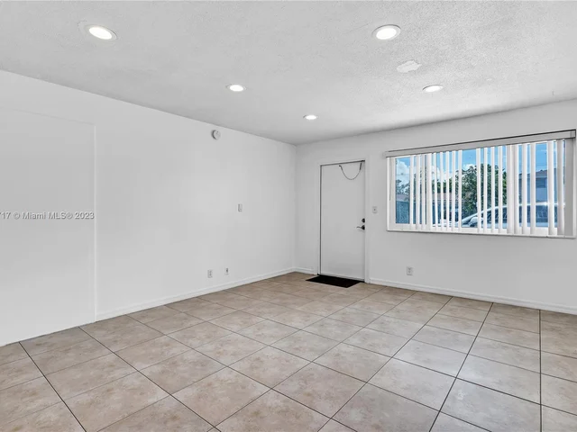 2175 NE 56th St # 107, Fort Lauderdale FL 33308