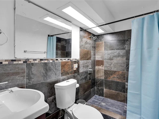 2175 NE 56th St # 107, Fort Lauderdale FL 33308