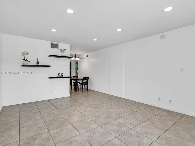 2175 NE 56th St # 107, Fort Lauderdale FL 33308