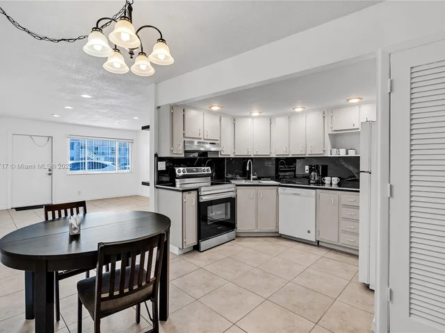 2175 NE 56th St # 107, Fort Lauderdale FL 33308