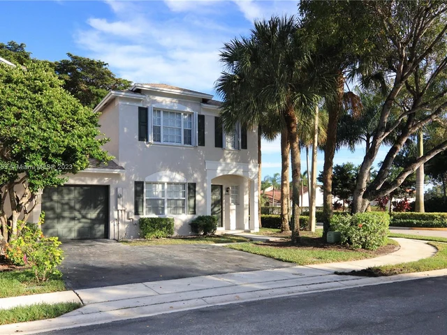 6004 N Golden Beauty Ln, Tamarac FL 33321