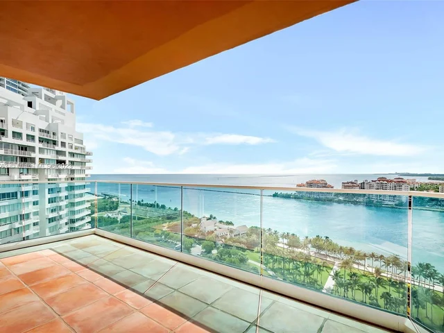 300 S Pointe Dr # 2001, Miami Beach FL 33139