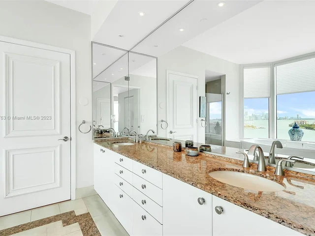 300 S Pointe Dr # 2001, Miami Beach FL 33139