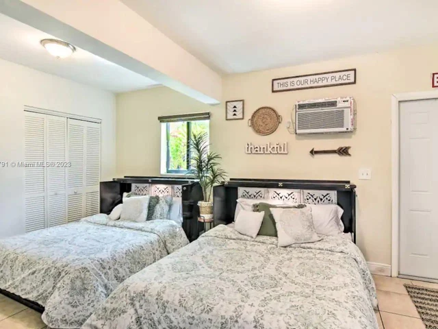 3819 Garfield St, Hollywood FL 33021