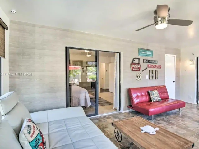 3819 Garfield St, Hollywood FL 33021