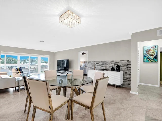 701 NE Harbour Ter # 205, Boca Raton FL 33431