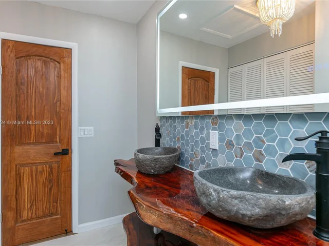 1507 Harding St, Hollywood FL 33020