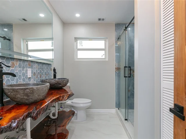 1507 Harding St, Hollywood FL 33020