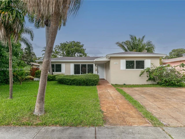 1507 Harding St, Hollywood FL 33020