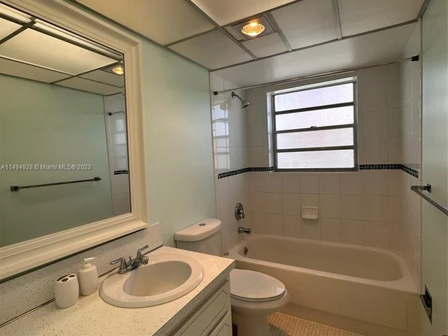 3181 S Ocean Dr # 501, Hallandale Beach FL 33009