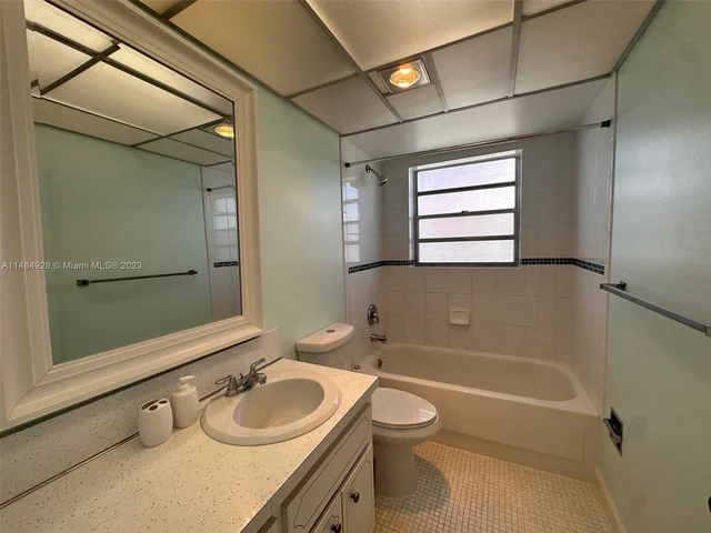 3181 S Ocean Dr # 501, Hallandale Beach FL 33009