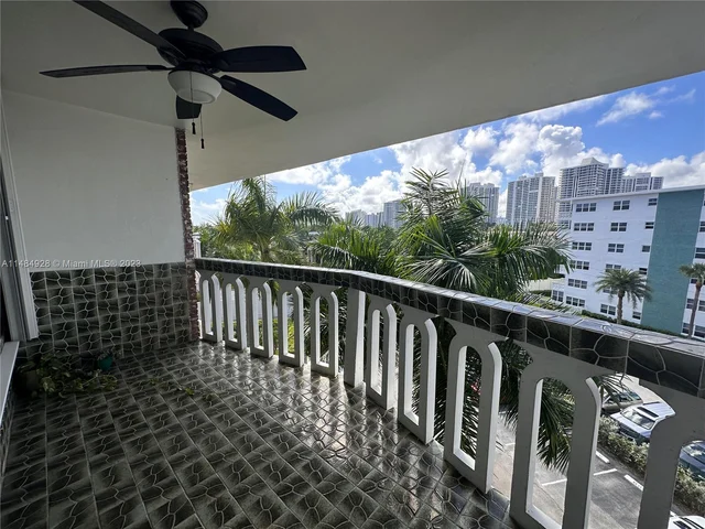 3181 S Ocean Dr # 501, Hallandale Beach FL 33009