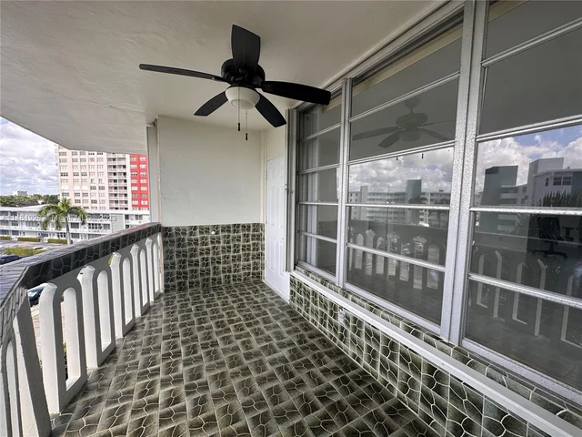 3181 S Ocean Dr # 501, Hallandale Beach FL 33009