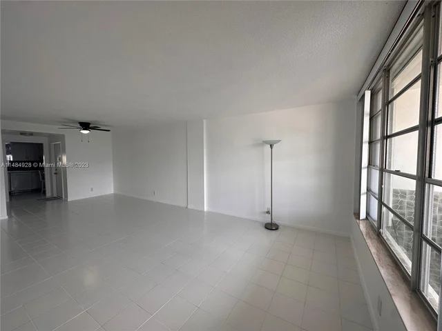 3181 S Ocean Dr # 501, Hallandale Beach FL 33009