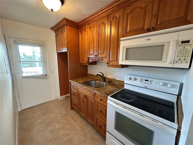 7904 West Dr # 208, North Bay Village FL 33141