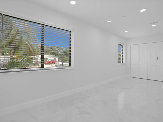 40 NW 125th St, North Miami FL 33168