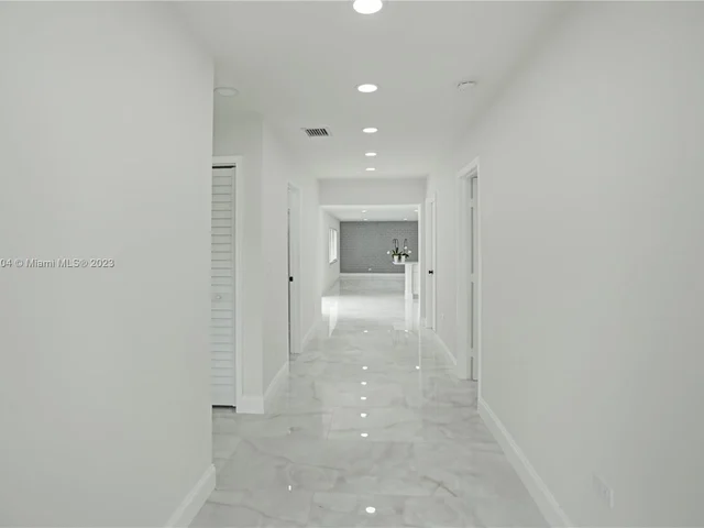 40 NW 125th St, North Miami FL 33168