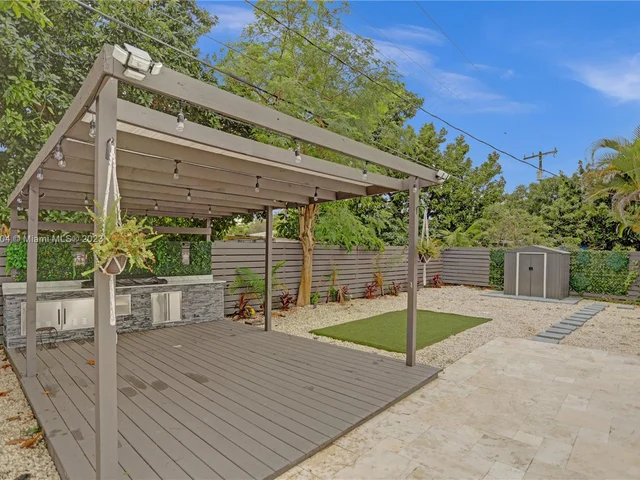 40 NW 125th St, North Miami FL 33168