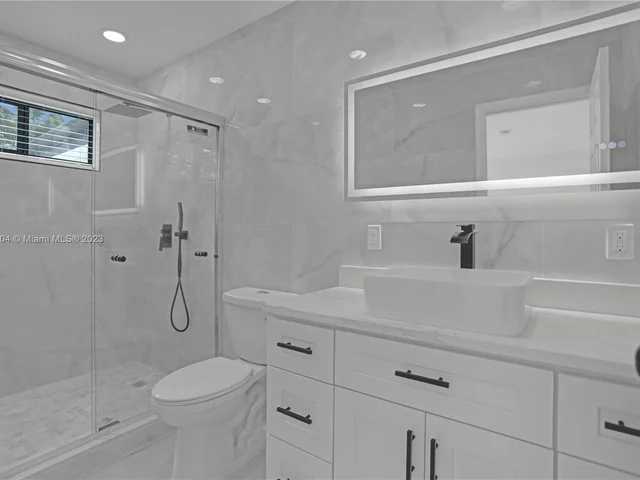 40 NW 125th St, North Miami FL 33168