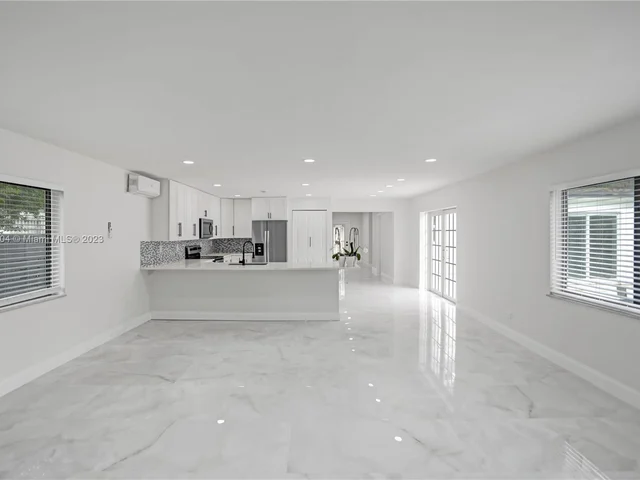 40 NW 125th St, North Miami FL 33168