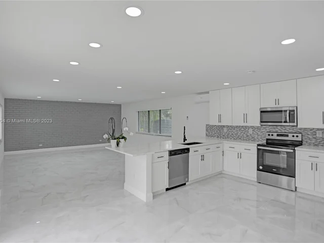 40 NW 125th St, North Miami FL 33168