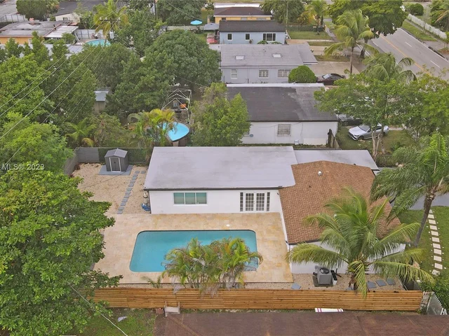 40 NW 125th St, North Miami FL 33168