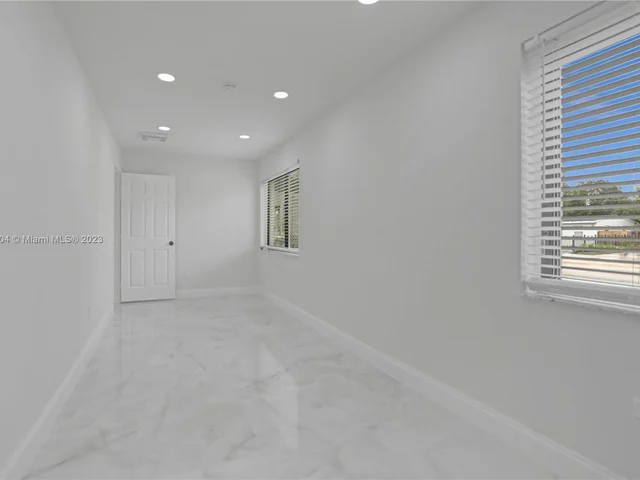 40 NW 125th St, North Miami FL 33168